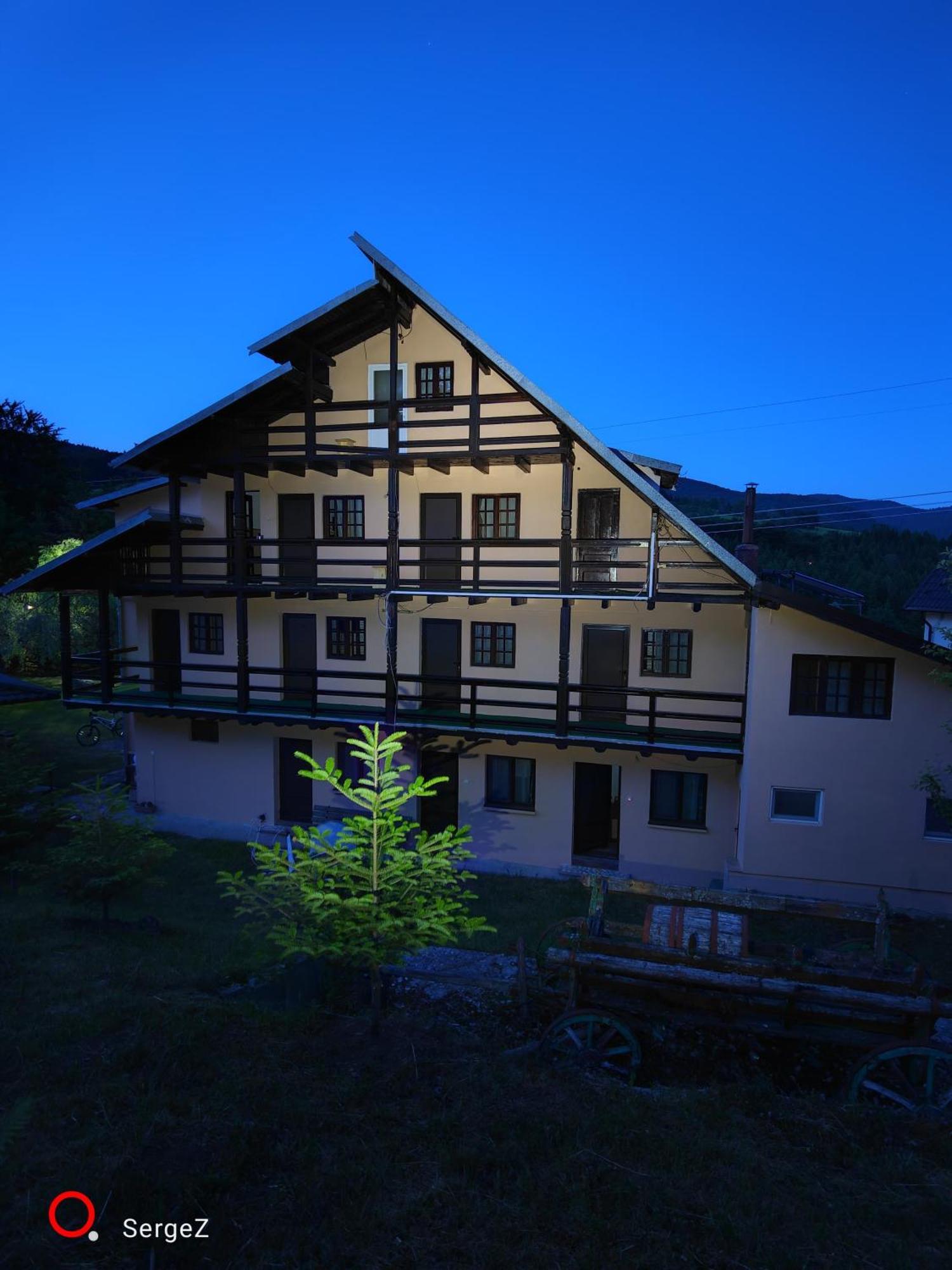 Pensiunea La Taverna Trăisteni Exterior foto