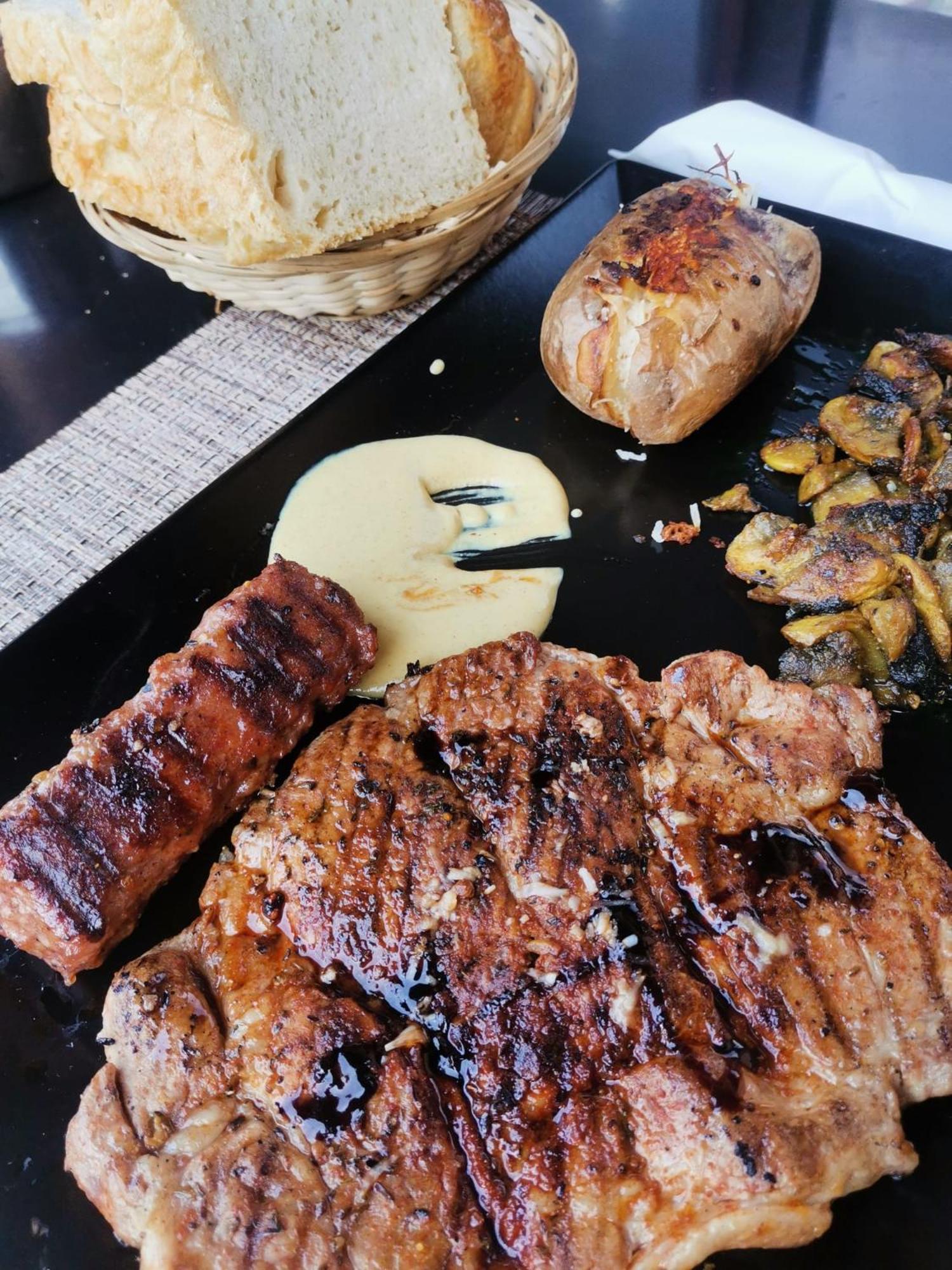 Pensiunea La Taverna Trăisteni Exterior foto