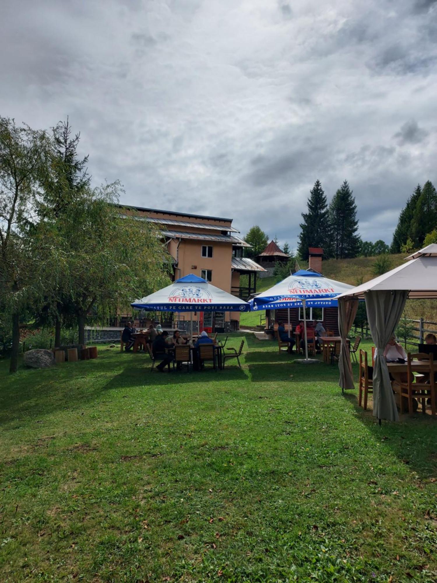 Pensiunea La Taverna Trăisteni Exterior foto