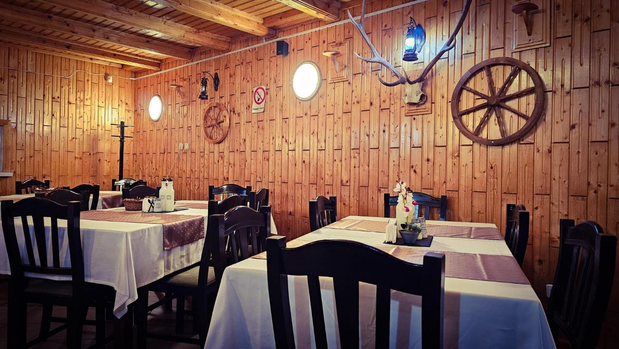 Pensiunea La Taverna Trăisteni Exterior foto